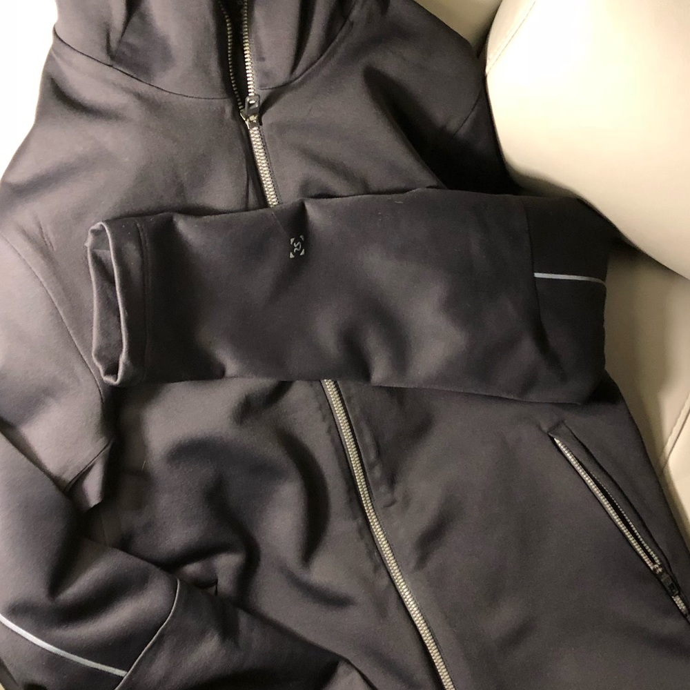 Lulu lemon NWT sz sm (fits M) black jacket
